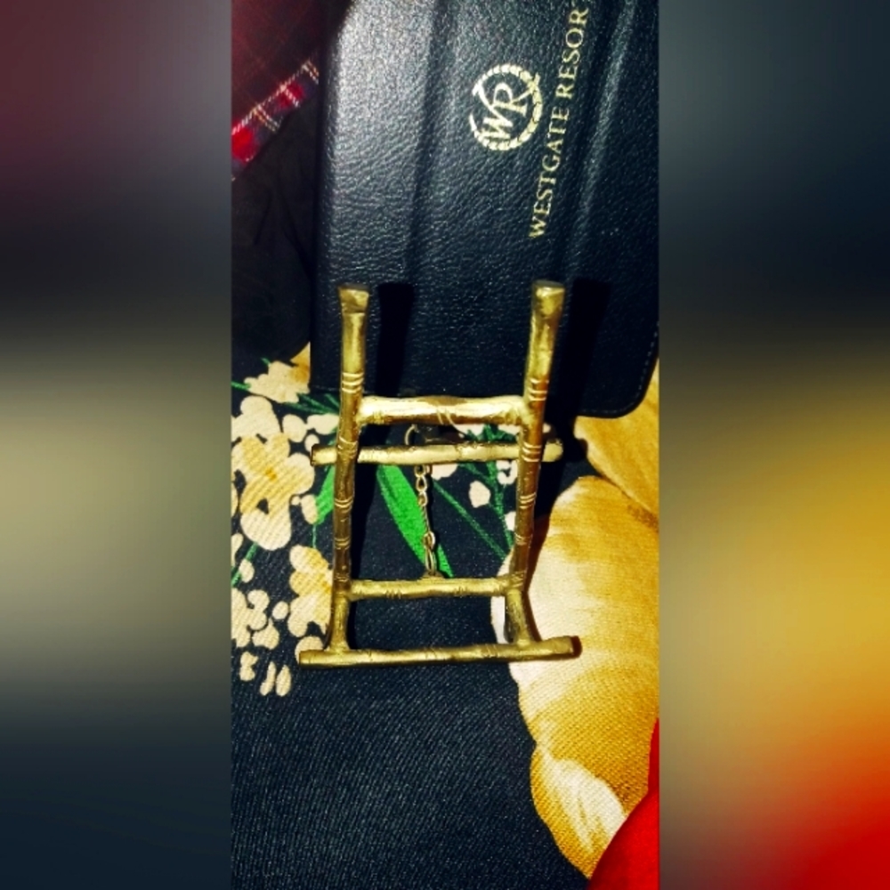 Vintage gold metal bamboo easel